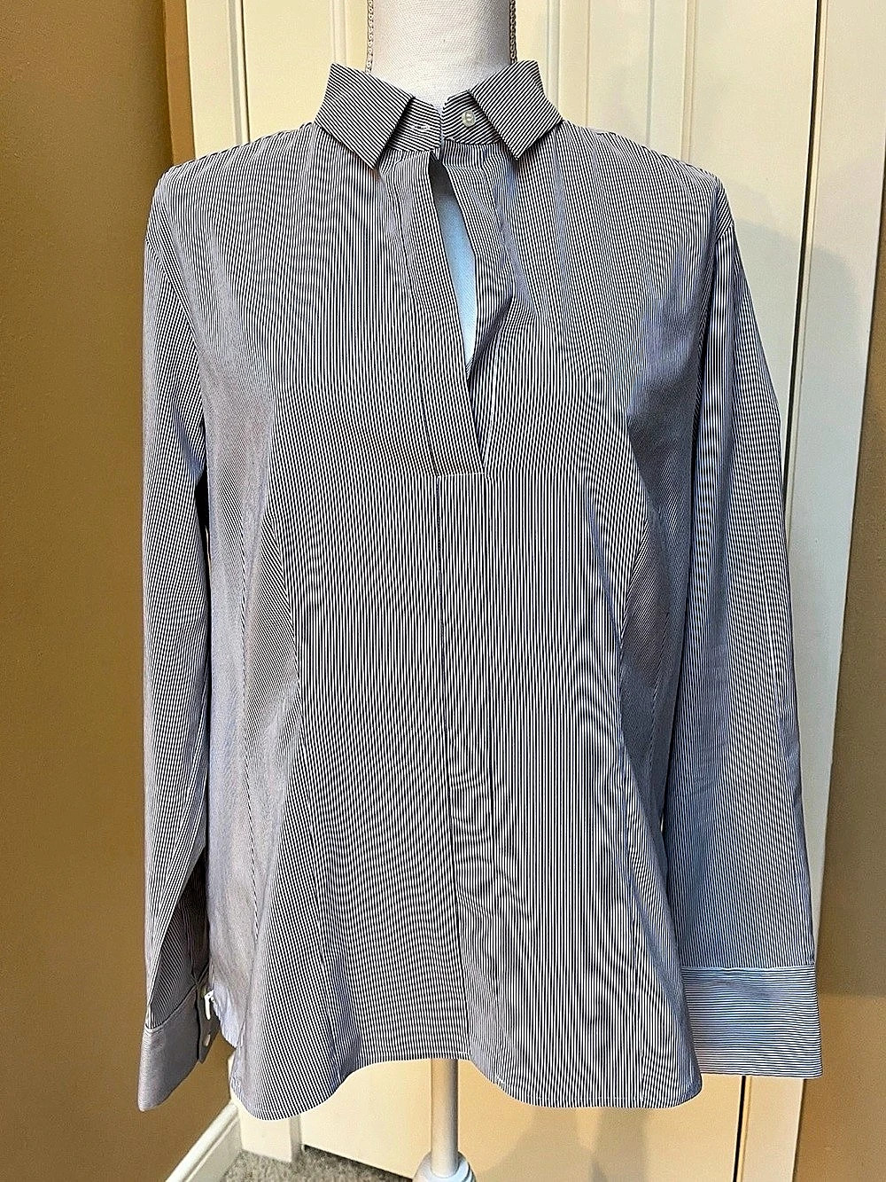 Hugo Boss Women’s Blue White Striped Cotton Shirt Blouse Size 14 $295
